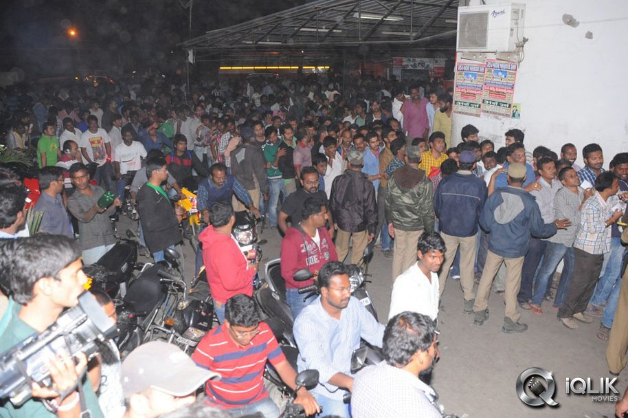 Yevadu-Premiere-Show